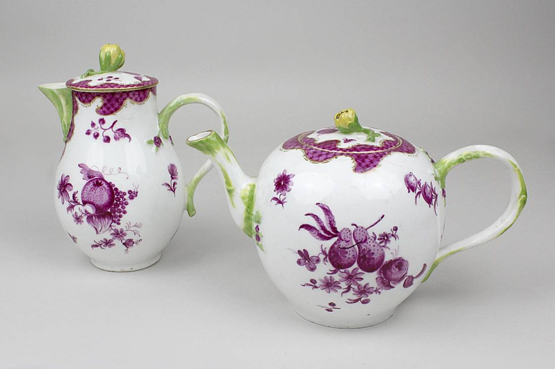 Meissen, Teekanne und Schokoladenkanne, 1756-1780, Porzellan, weißer Scherben, Purpur-Camaieu-