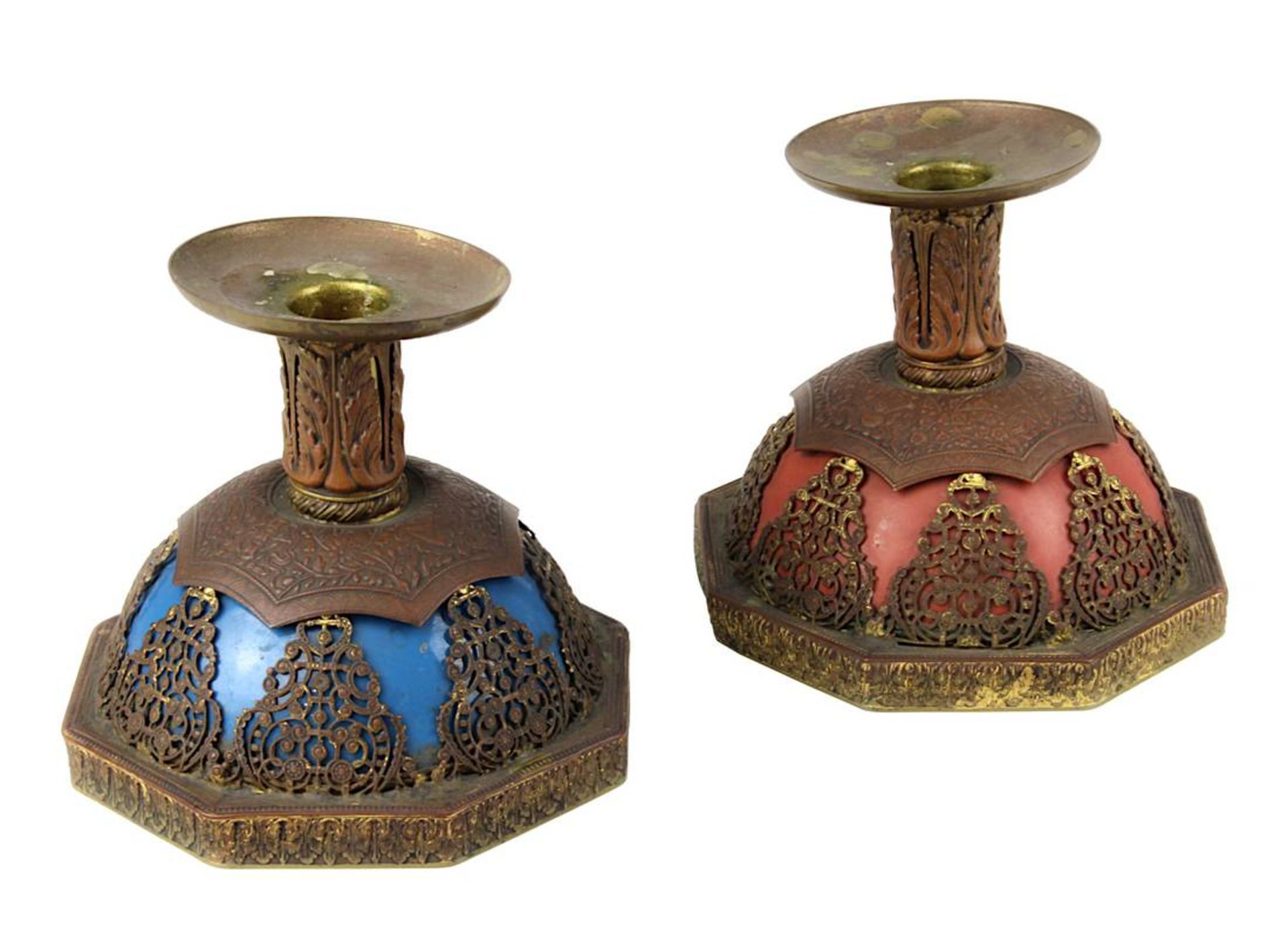 Zwei ausgefallene Kerzenleuchter, wohl Osmanisches Reich um 1900, Sockel in Halbkugelform, aus