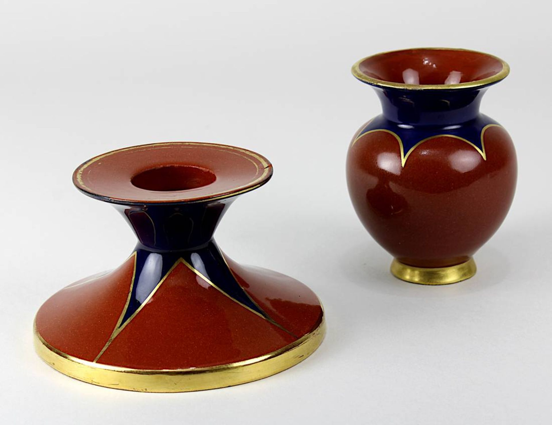 Kleiner Tischleuchter und kleine Vase, Cadinen 1920er/1930er Jahre, Majolika, roter Scherben,