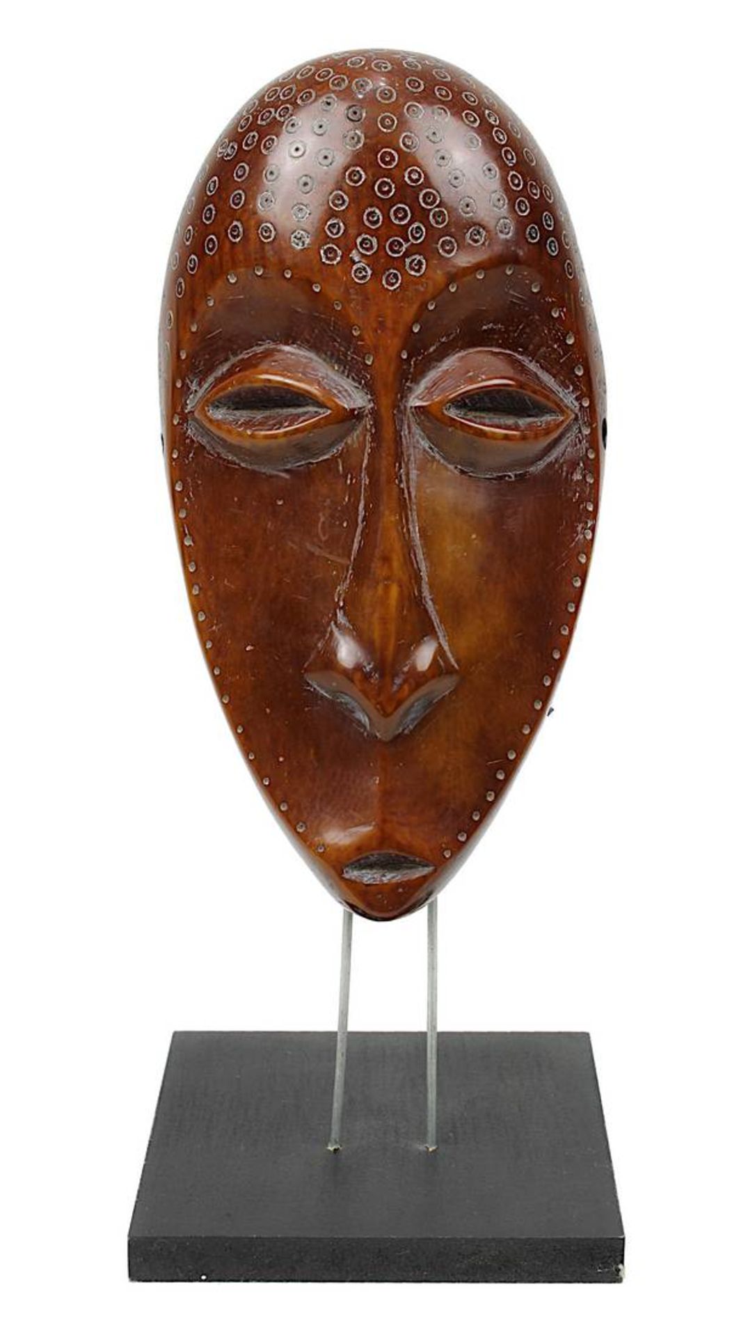 Maske lukungu der Lega, DR Kongo, Elfenbein dunkel-honigfarben patiniert, um 1900, Stirn mit den