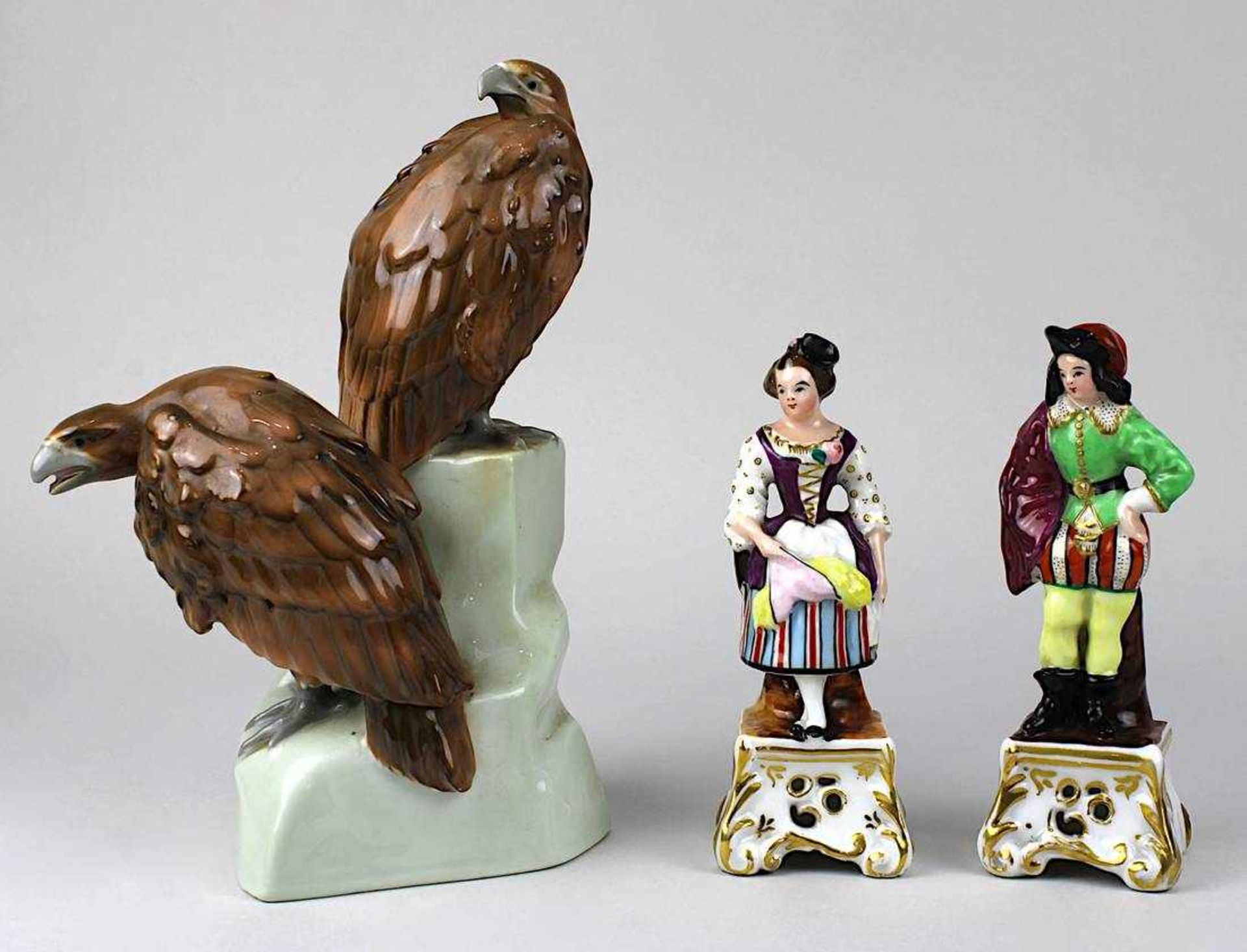 Drei Porzellanfiguren, deutsch 19./ 20. Jh.: zwei kleine Figurenvasen, Thüringen um 1860/80,