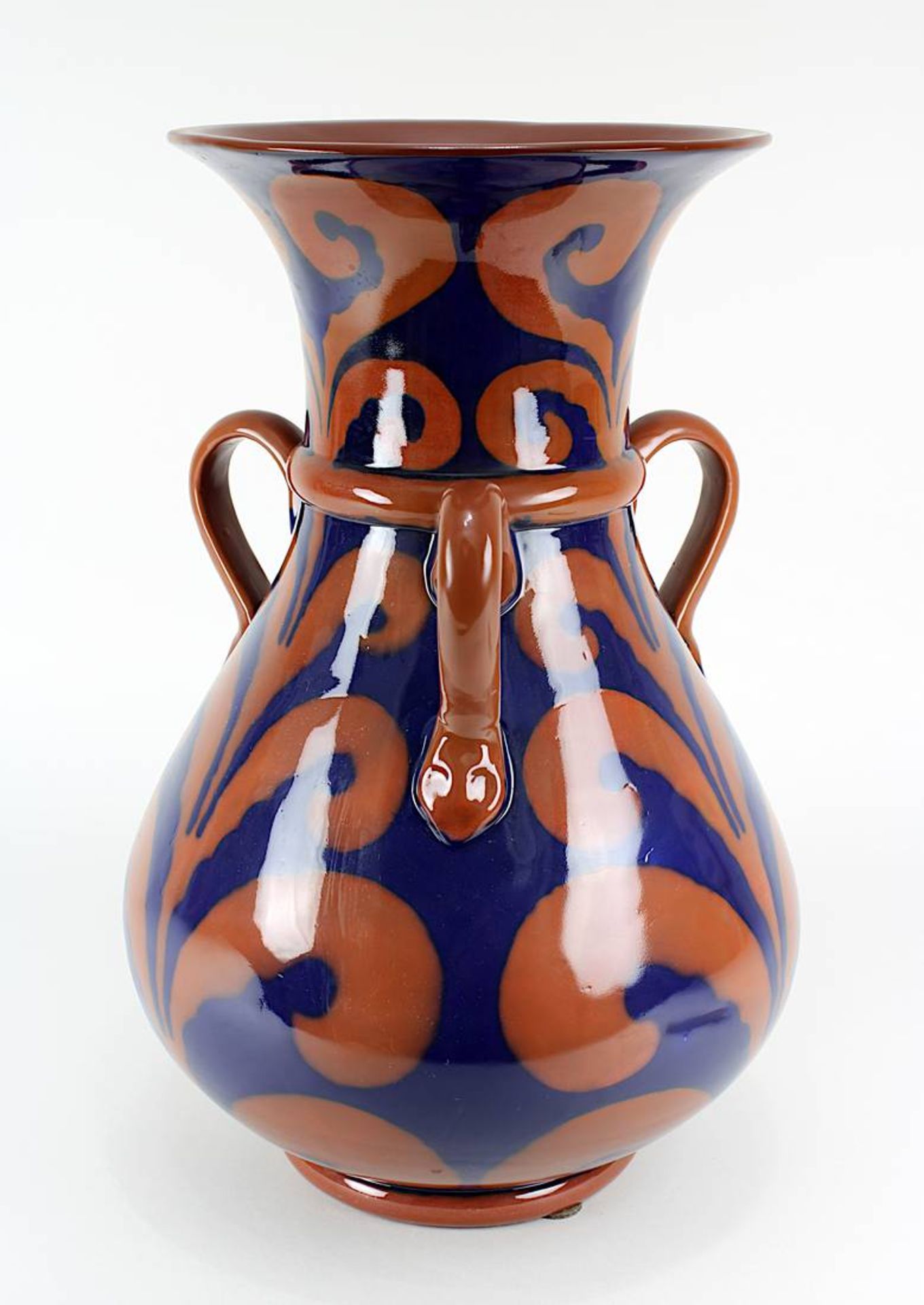 Große Dreihenkelvase, Cadinen 1920er/1930er Jahre, Majolika, roter Scherben, mit blauem