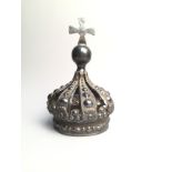 Couronne de Vierge en argent massif, décor au repoussé et ciselé à motifs de [...]