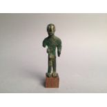 Statuette en bronze représentant un ORANT ou un GUERRIER. - Age du Bronze, Ier [...]