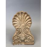 GRECE ou ROME. Acrotère. Terre cuite sculptée. 21 x 18 cm. Provenance : collection [...]