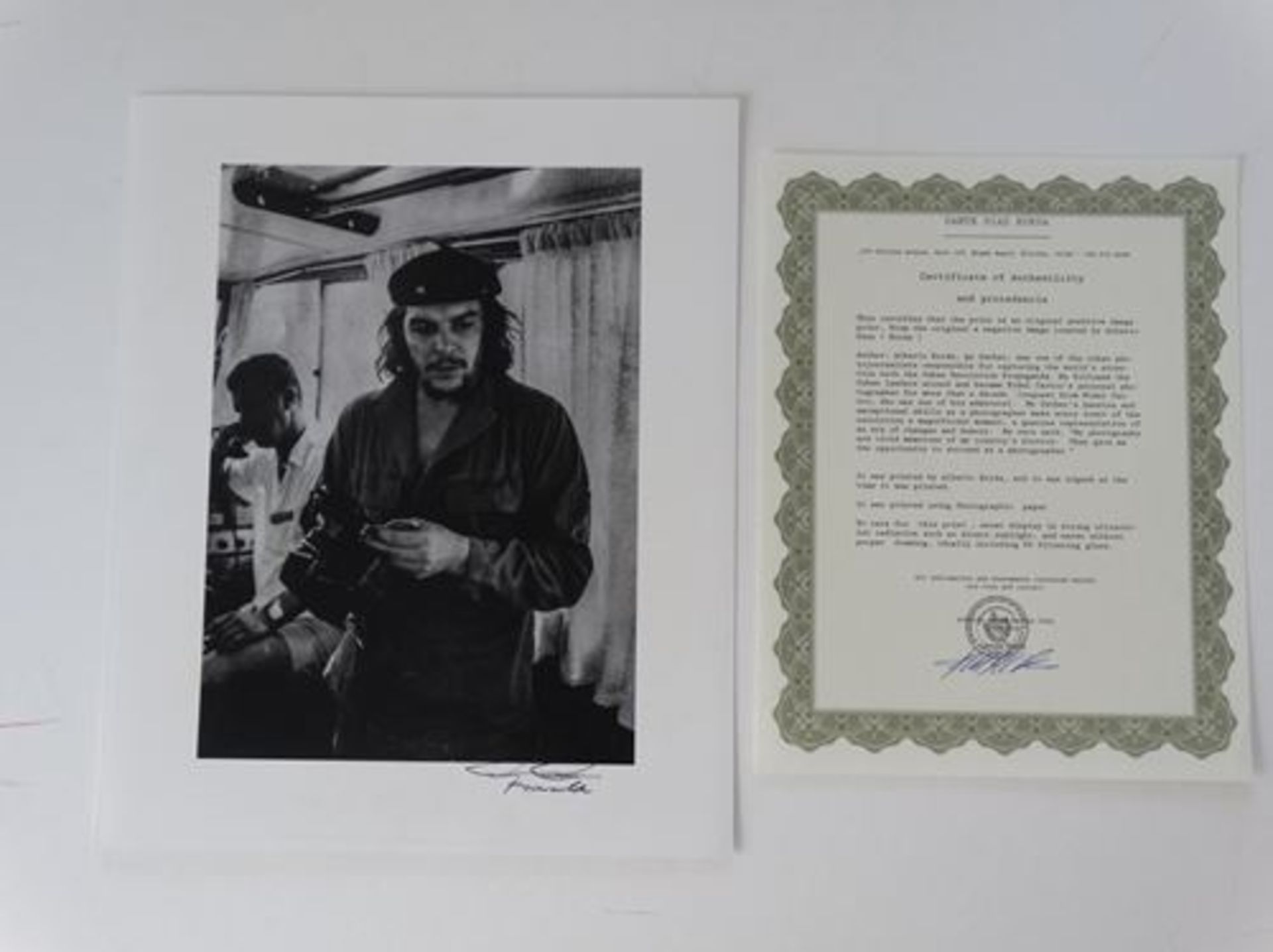 Alberto Korda (1928-2001) - Che Guevara, 1960 Hand signed, embossed seal and [...] - Bild 2 aus 4