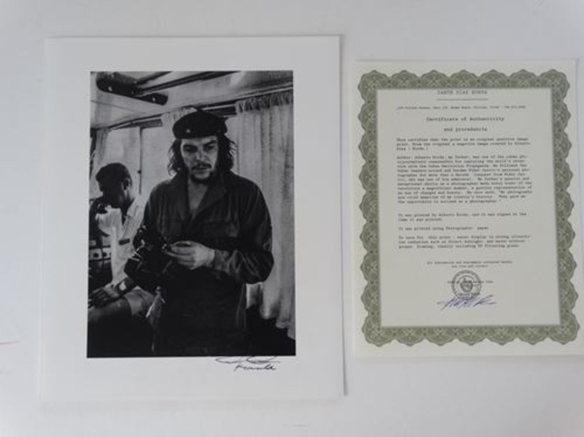 Alberto Korda (1928-2001) - Che Guevara, 1960 Hand signed, embossed seal and [...] - Bild 4 aus 4