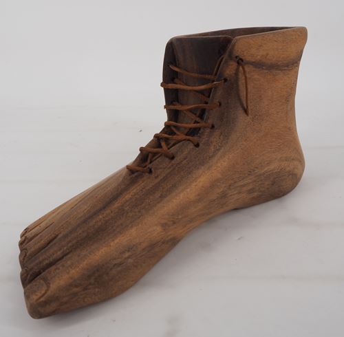 René Magritte (1898-1967) (after) Foot Wood and leather sculpture Signed and [...] - Image 4 of 12