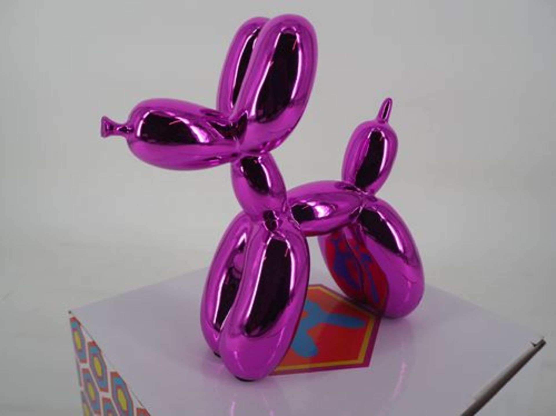 Jeff KOONS (after) Pink Balloon Dog Lacquered sculpture on resin Unsigned and [...]