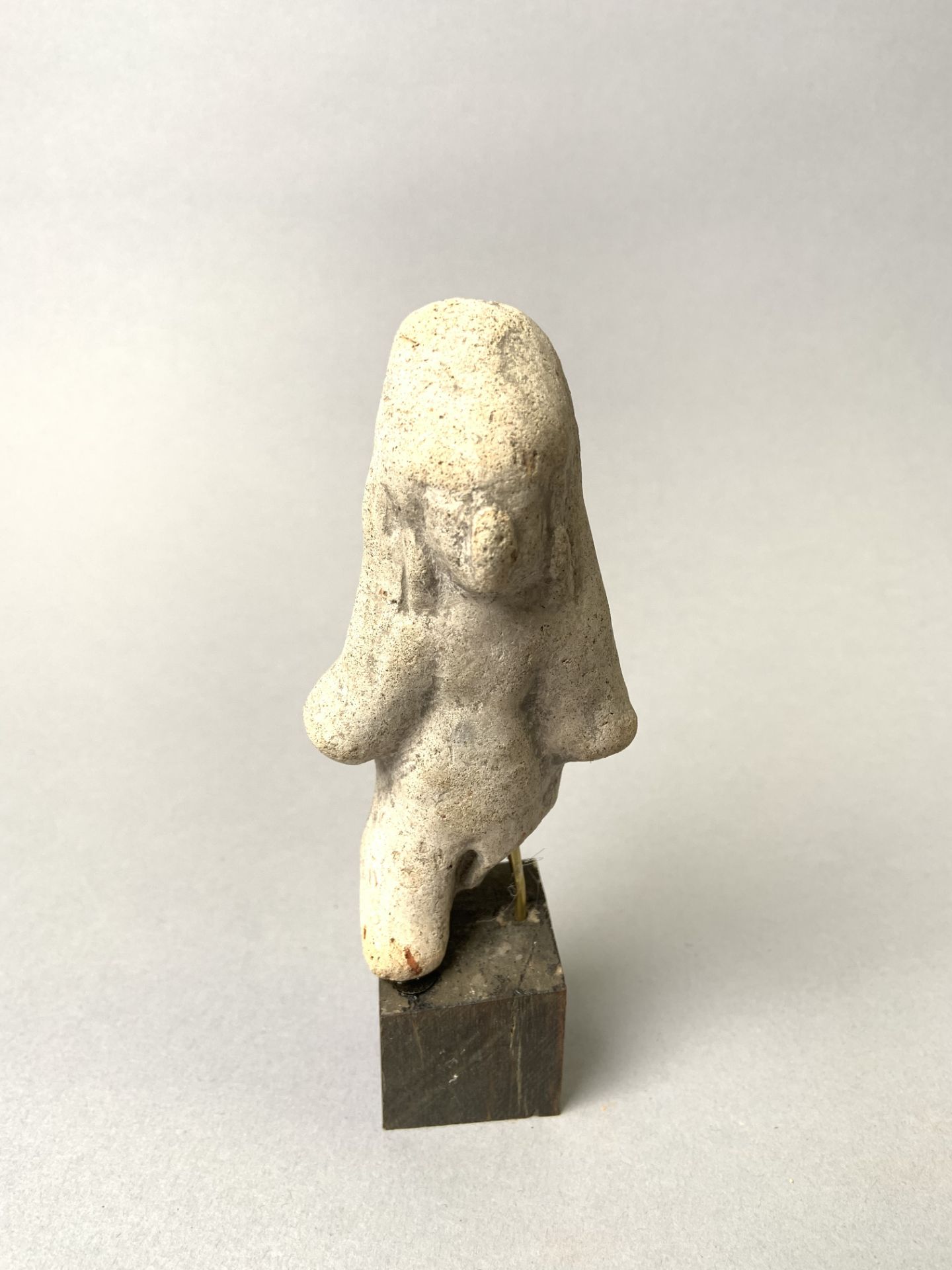 Statuette en terre cuite. Hauteur 10,6 cm. Culture Tumaco-la Tolita. Frontière [...]