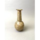 Un grand lacrymoire en verre d'époque romaine. Hauteur 15,3 centimètres. Rome Ier [...]