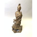 Statuette de Guanyin en bronze CHINE, dynastie Ming, XVIIe siècle Représentée [...]