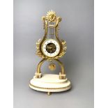 PENDULE SQUELETTE de forme lyre à cerceaux en bronze ciselé et doré, cadran signé [...]