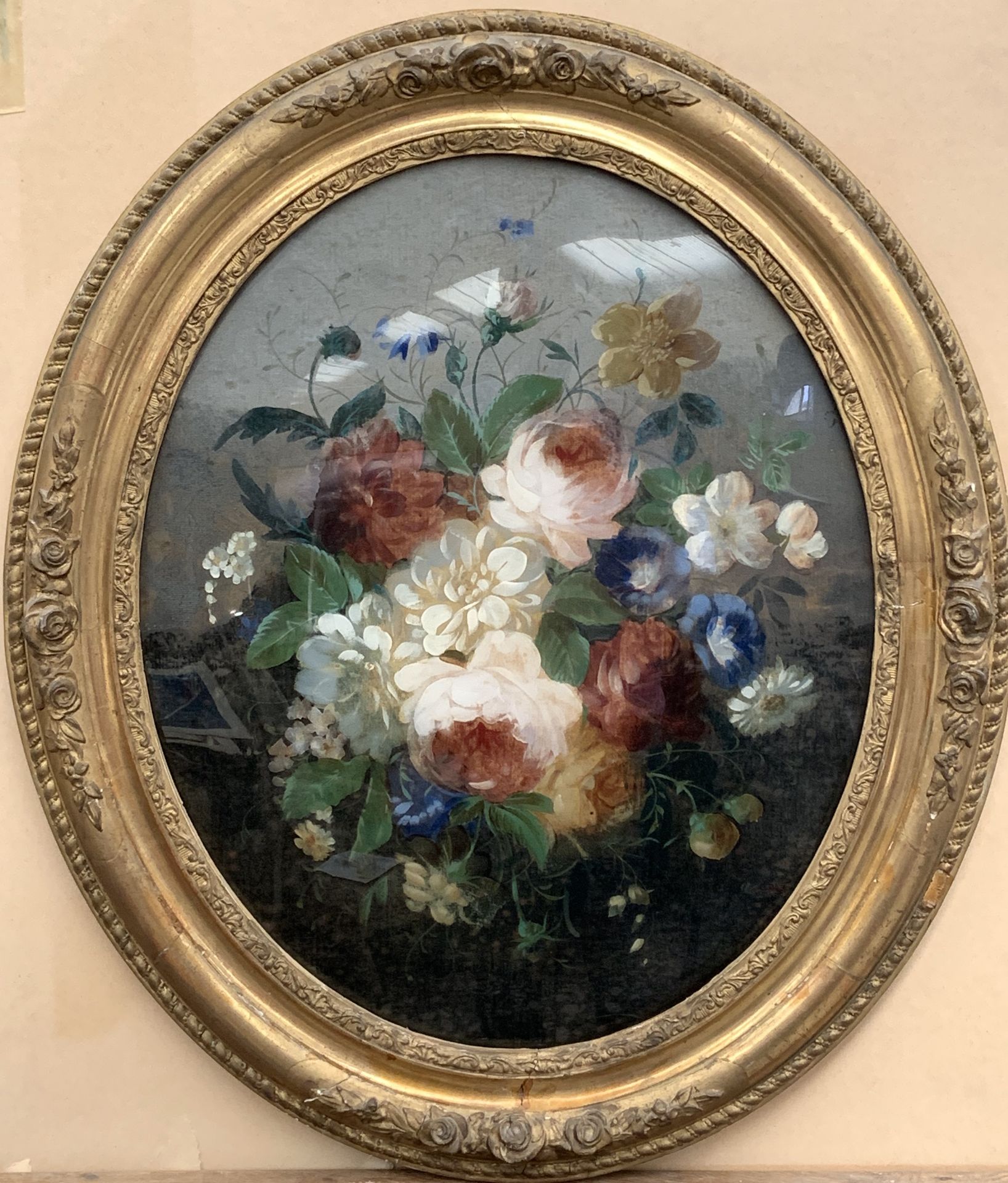 Ecole française du XIXe siècle. Composition de fleurs. Peinture fixée sous verre. [...]