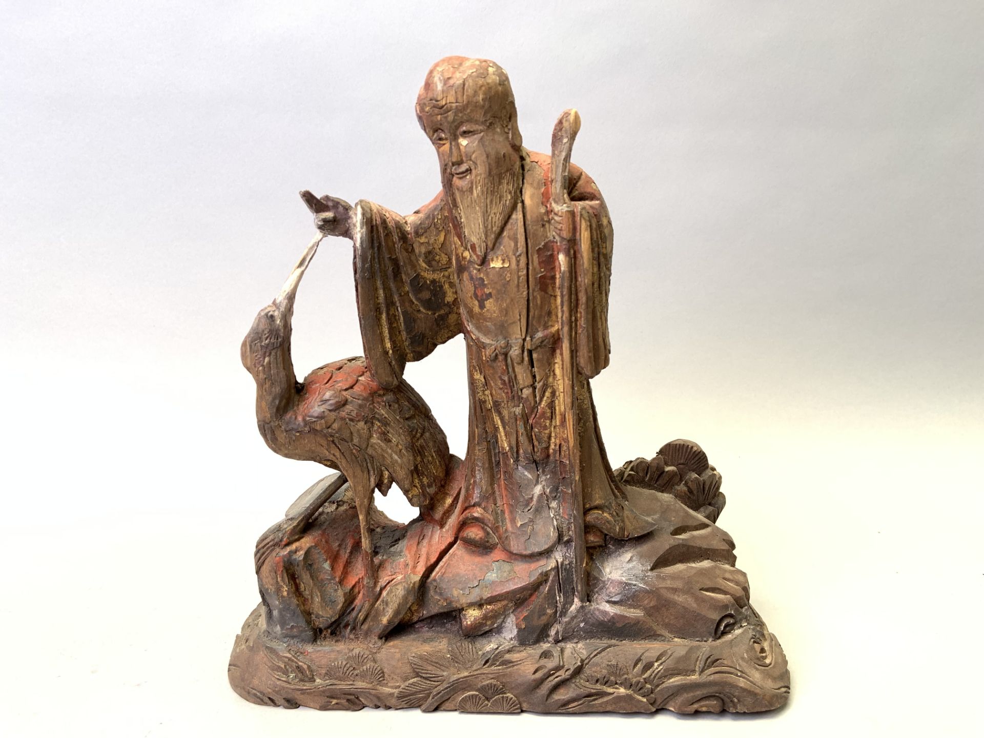 Statuette de shoulao en bois laqué Chine, XIXème siècle Représenté debout sur [...] - Bild 5 aus 11