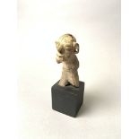 Statuette en terre cuite. Hauteur 8,8 cm. Culture Tumaco-la Tolita. Frontière [...]