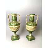 SAINT-AMAND-LES-EAUX. Paire de vases en faïence à décor vert et or. Style Louis [...]