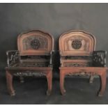 CHINE ou INDOCHINE. Paire de fauteuils à dossier mouvementé, à décor sculpté de [...]