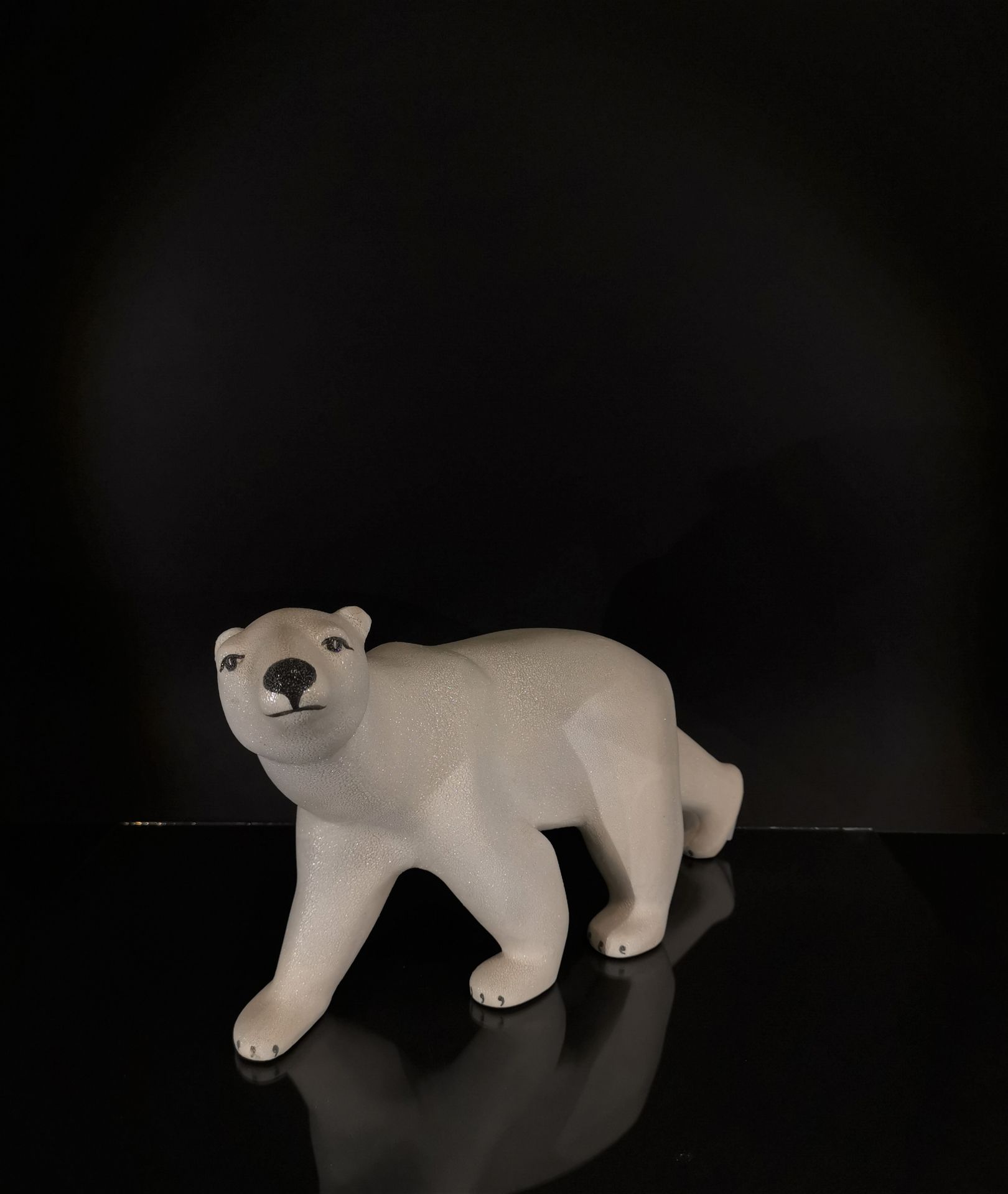 Ours polaire marchant en céramique crispée dite peau d'orange, dans le goût des [...] - Bild 3 aus 4