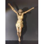 Grand christ en bois tendre, XVIIIe. L. : 45 cm. Manques. -