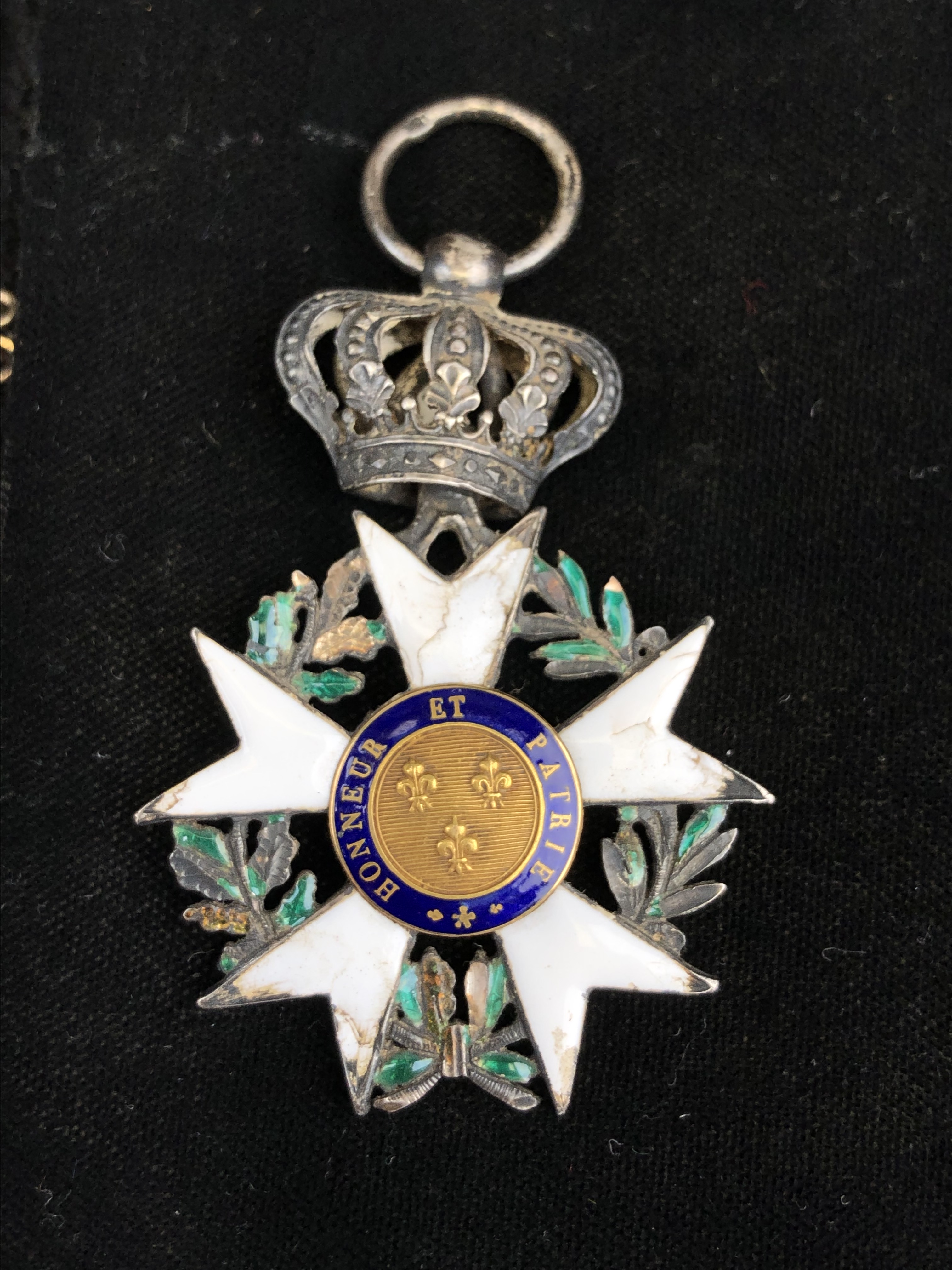 Médaille de la Légion d'Honneur, époque Restauration (incomplète) et deux [...] - Image 2 of 2