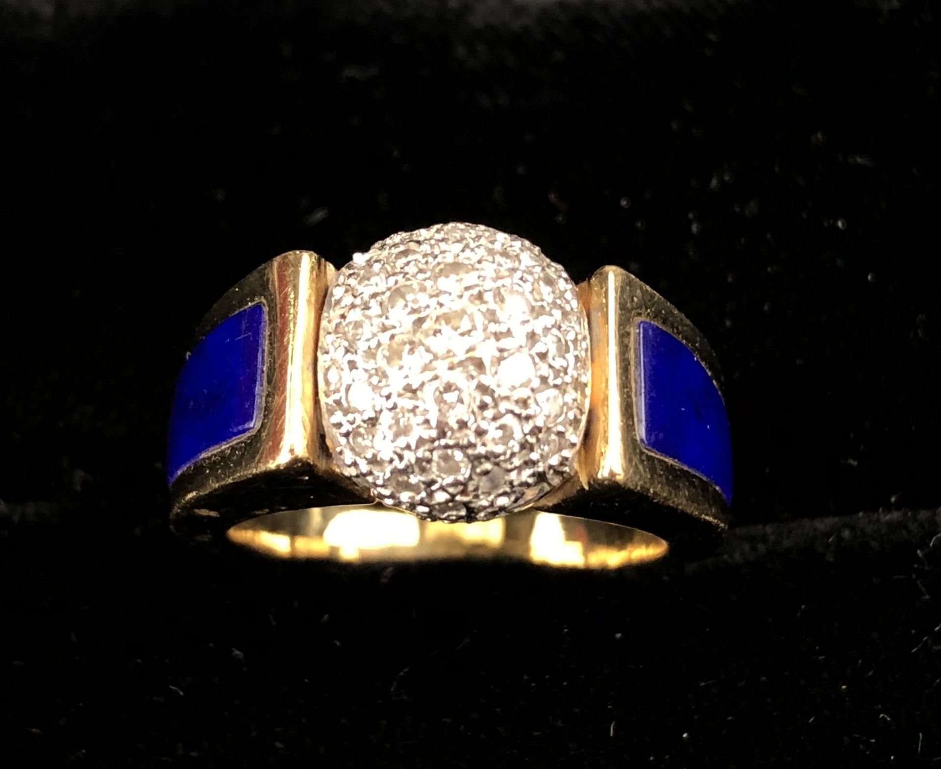 Fabrice LECANU. Bague jonc en or jaune souligné d'émail bleu, orné d'un dôme [...]