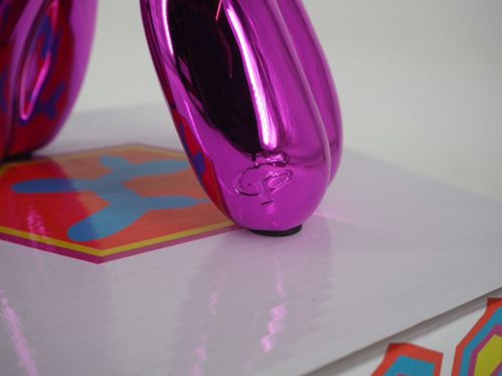 Jeff KOONS (after) Pink Balloon Dog Lacquered sculpture on resin Unsigned and [...] - Bild 4 aus 10