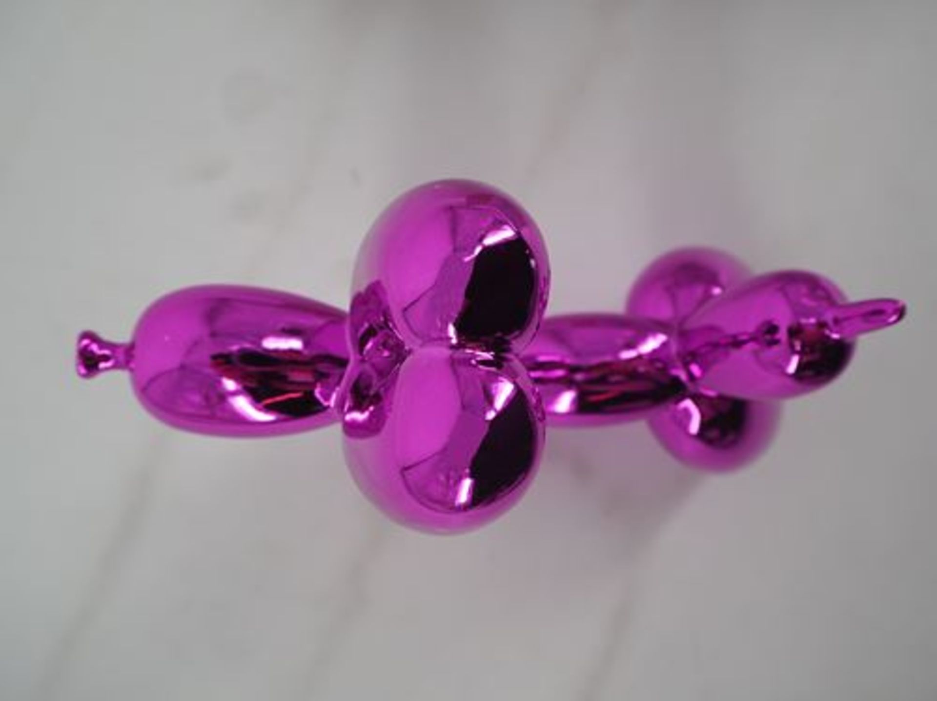 Jeff KOONS (after) Pink Balloon Dog Lacquered sculpture on resin Unsigned and [...] - Bild 5 aus 10