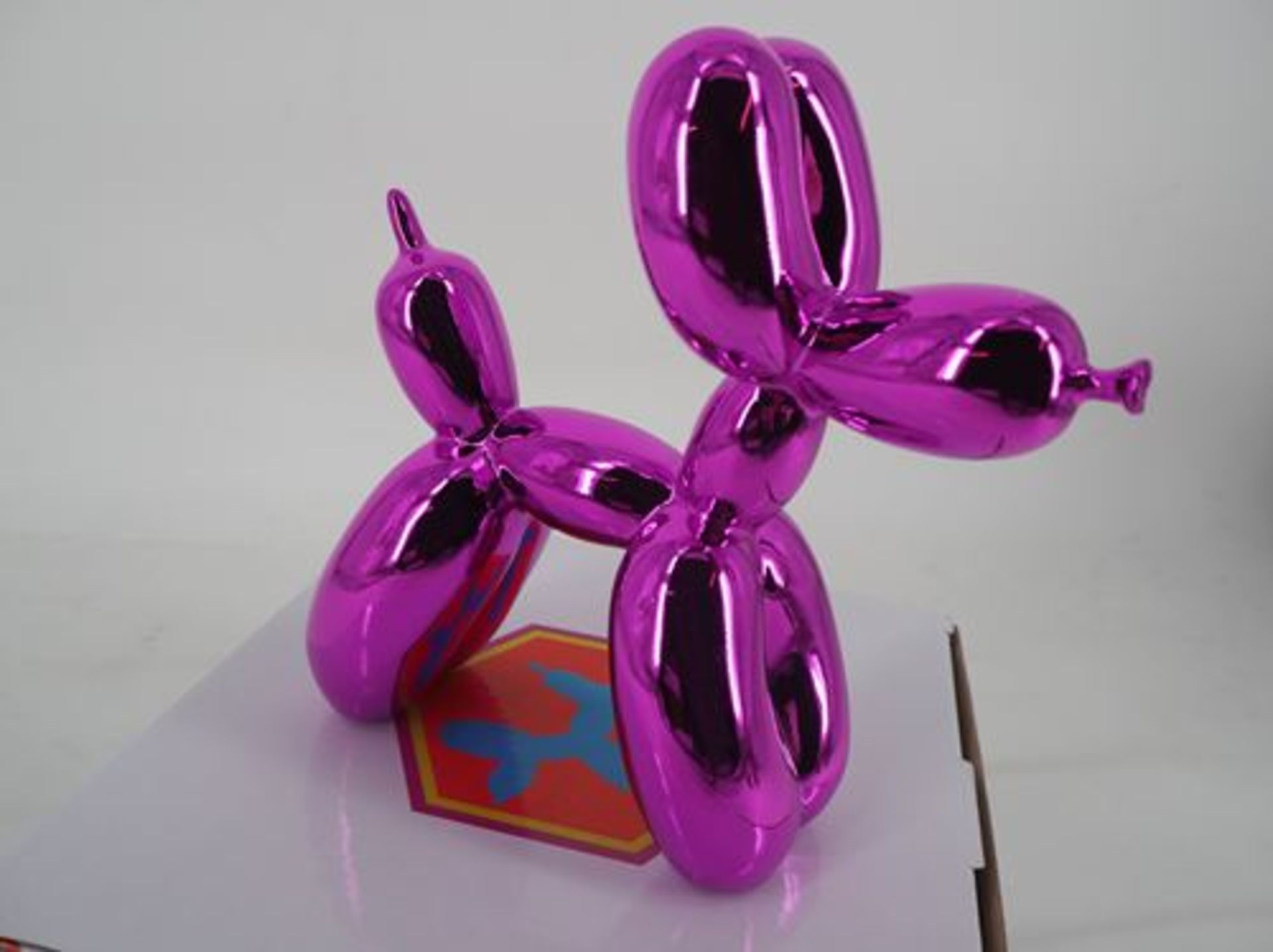 Jeff KOONS (after) Pink Balloon Dog Lacquered sculpture on resin Unsigned and [...] - Bild 10 aus 10