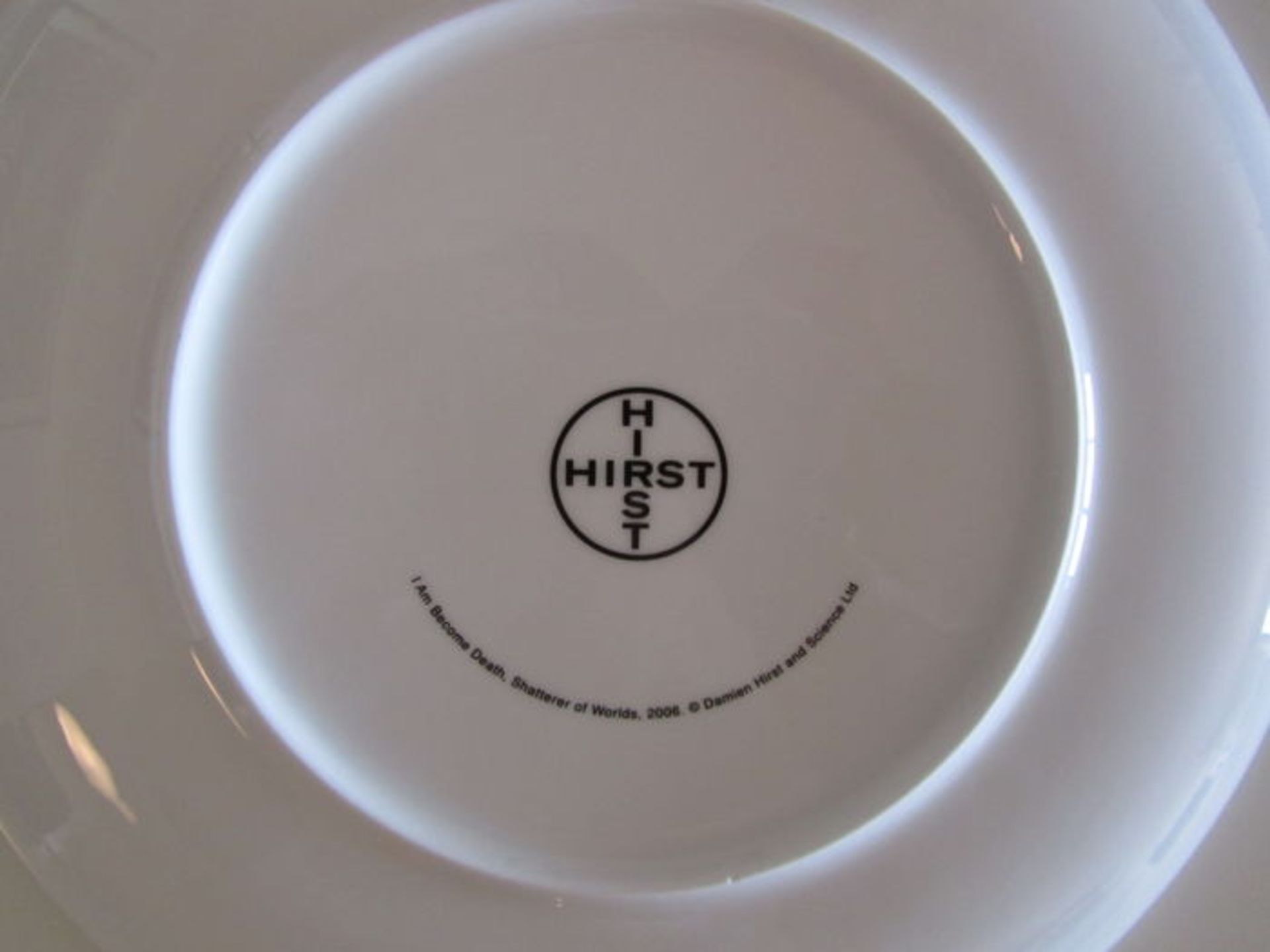 Damien Hirst (after) I am become death Impression on porcelain plate. [...] - Bild 2 aus 3