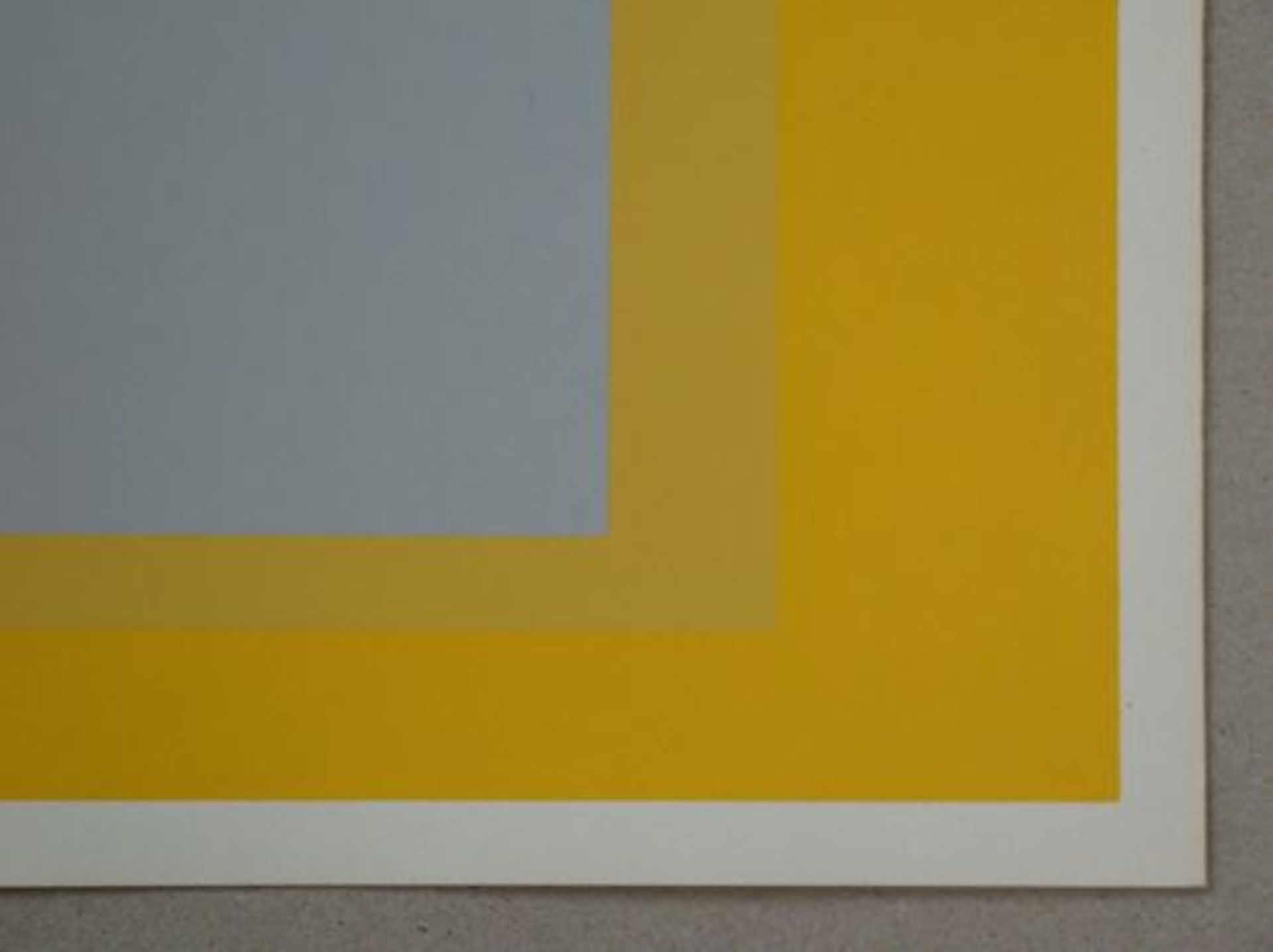 Silkscreenprint in 3 colours on strong wove paper. Title: Homage to the Square - [...] - Bild 6 aus 9