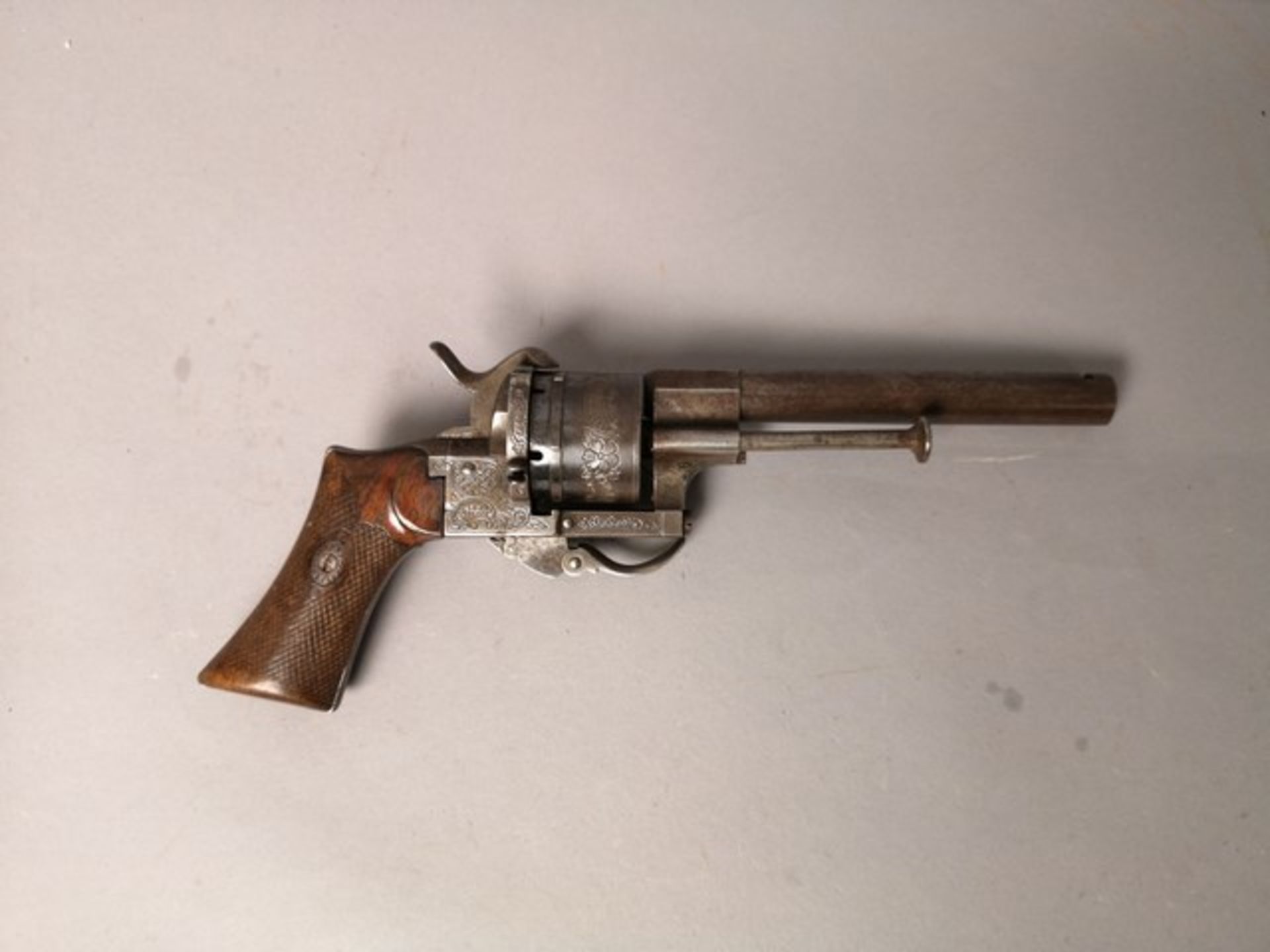 Beau revolver à broche Lefaucheux, marqué au tonnerre " E.EFAUCHEUX Invt BREVETE [...]