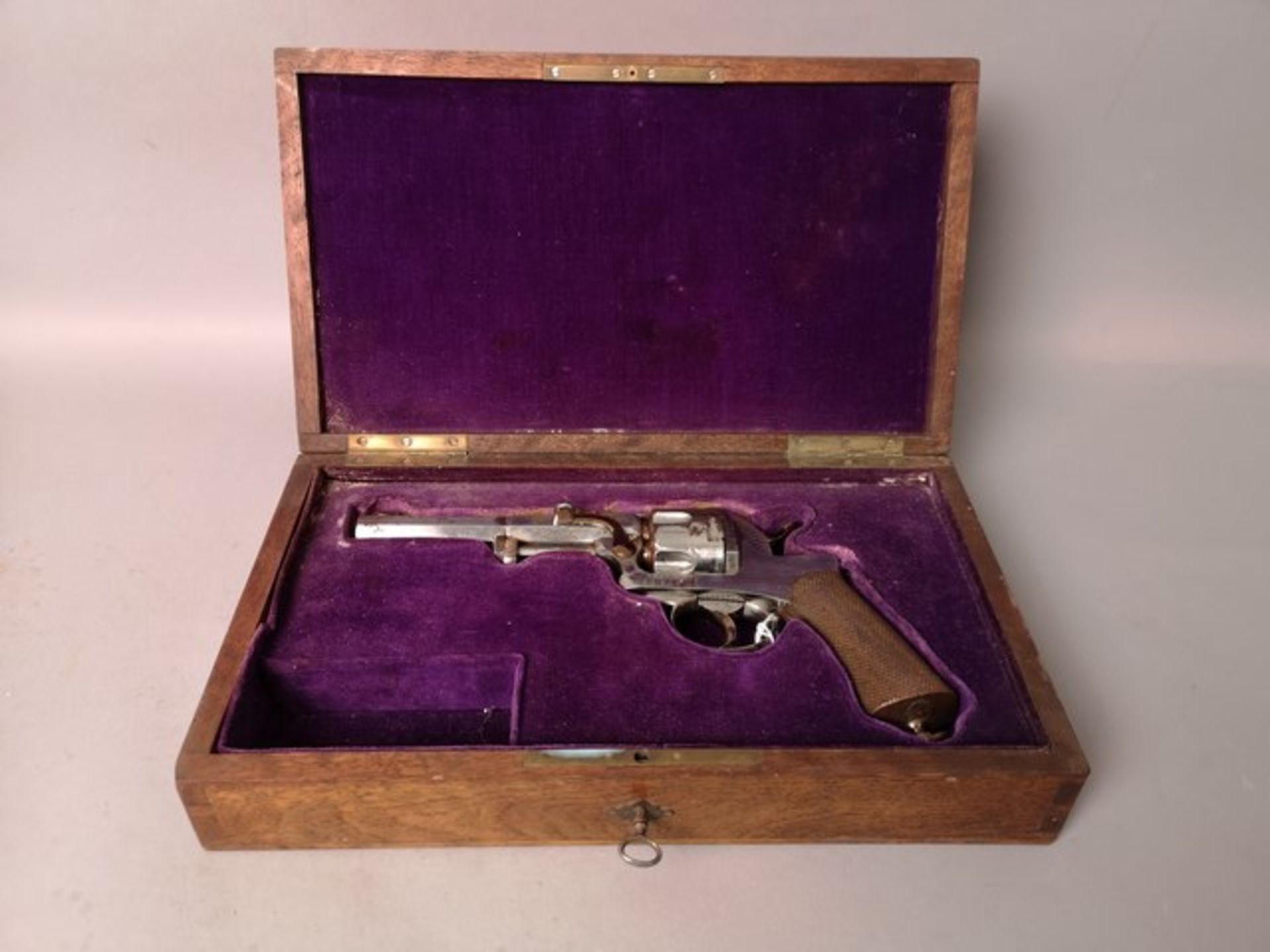 Revolver Fagnus Maquaire, calibre 11mm du revolver 1873, fabrication de St Etienne ou [...] - Bild 2 aus 3