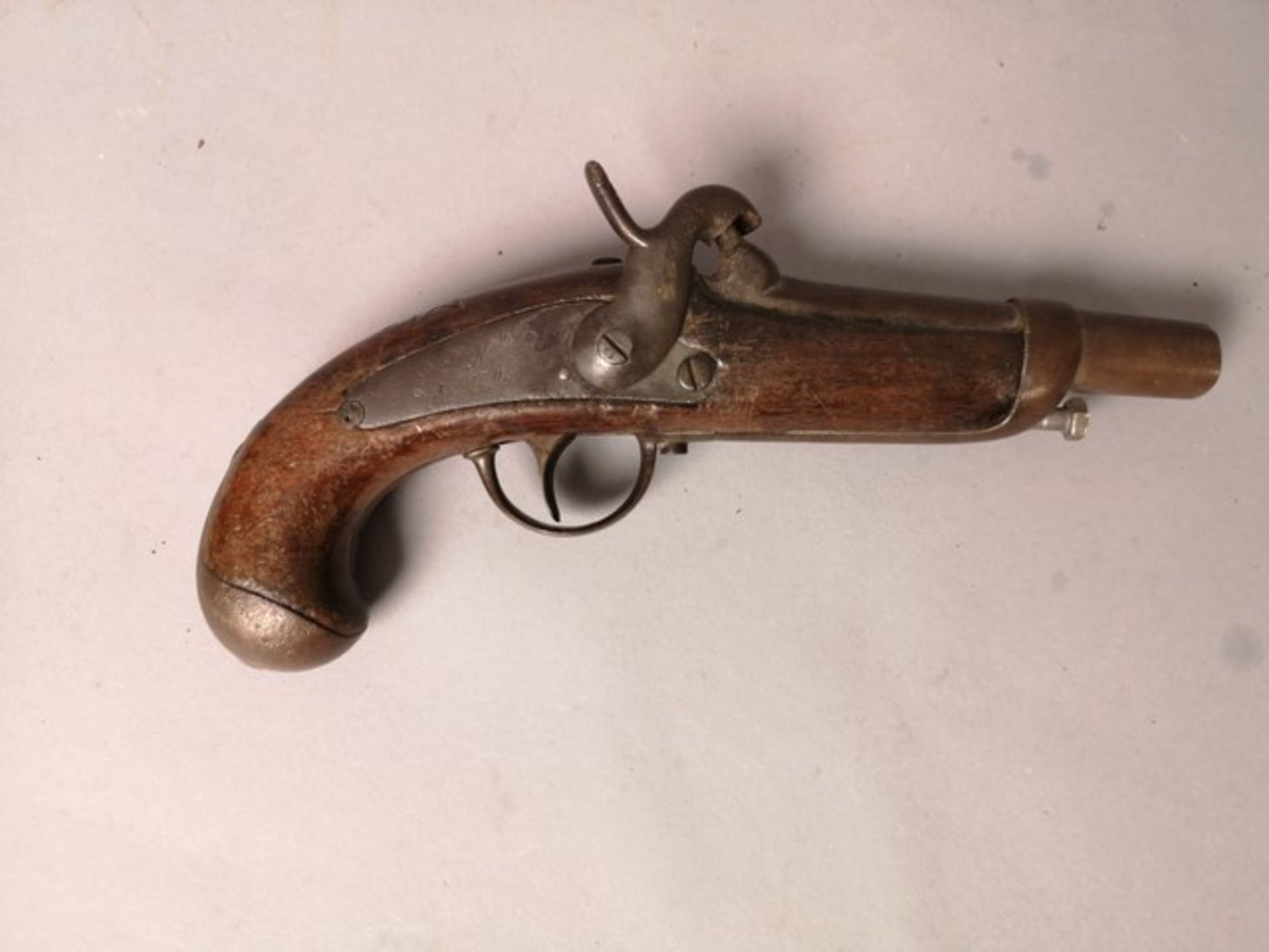 Pistolet de gendarmerie modèle 1842, 3 Manuf. Nle de Tulle ". Manque baguette, état [...]