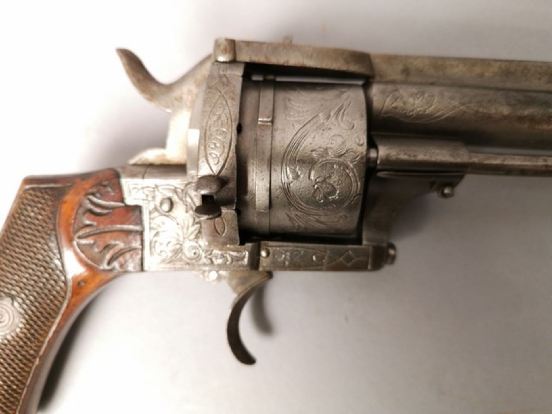 Gros revolver système Lefaucheux, simple et double action, gravé sur son ensemble, [...] - Bild 2 aus 2