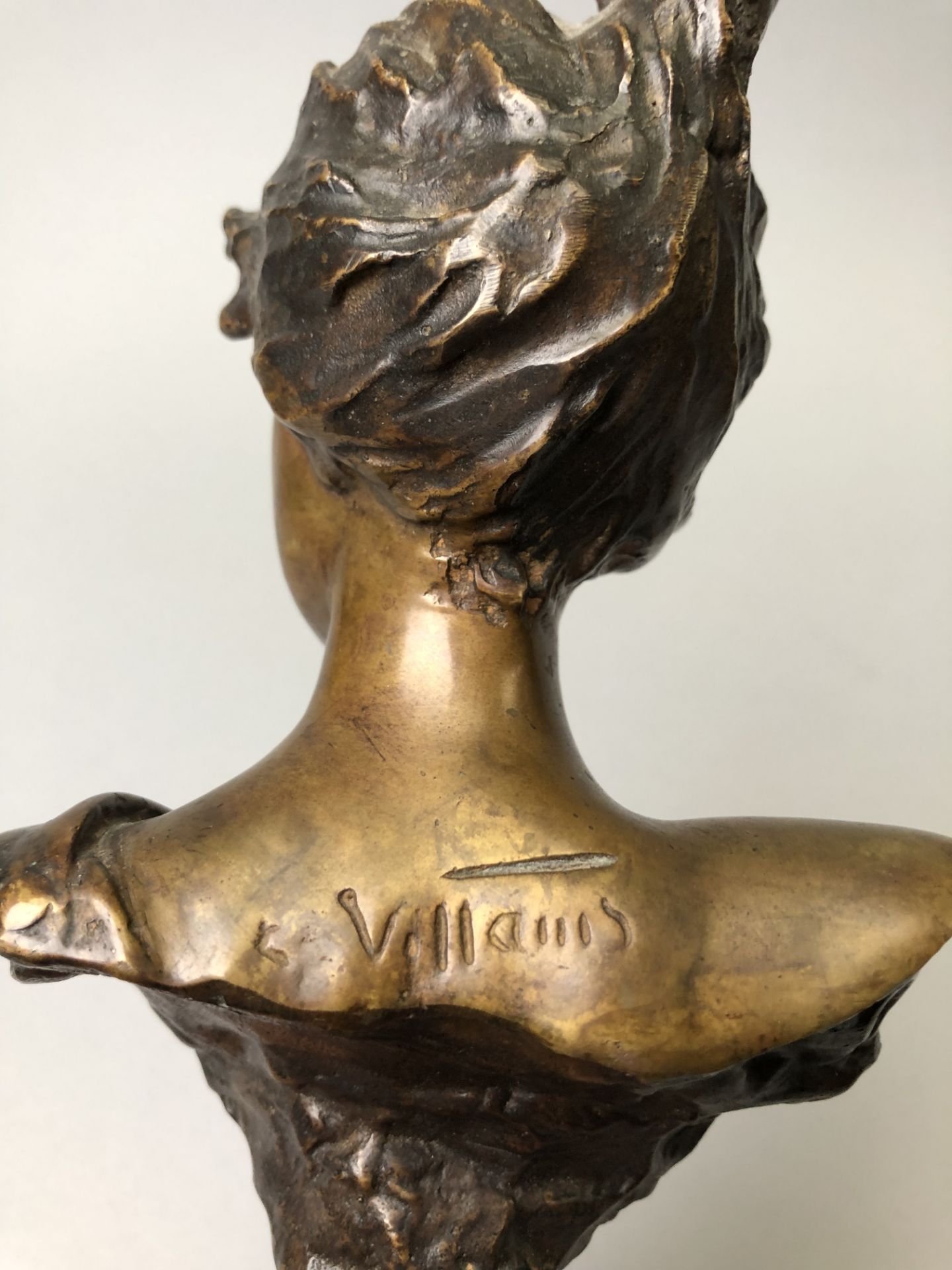 Emmanuel VILLANIS (1858-1914). Alda. Epreuve en bronze patiné. H. 23 cm. Scole en [...] - Bild 2 aus 2