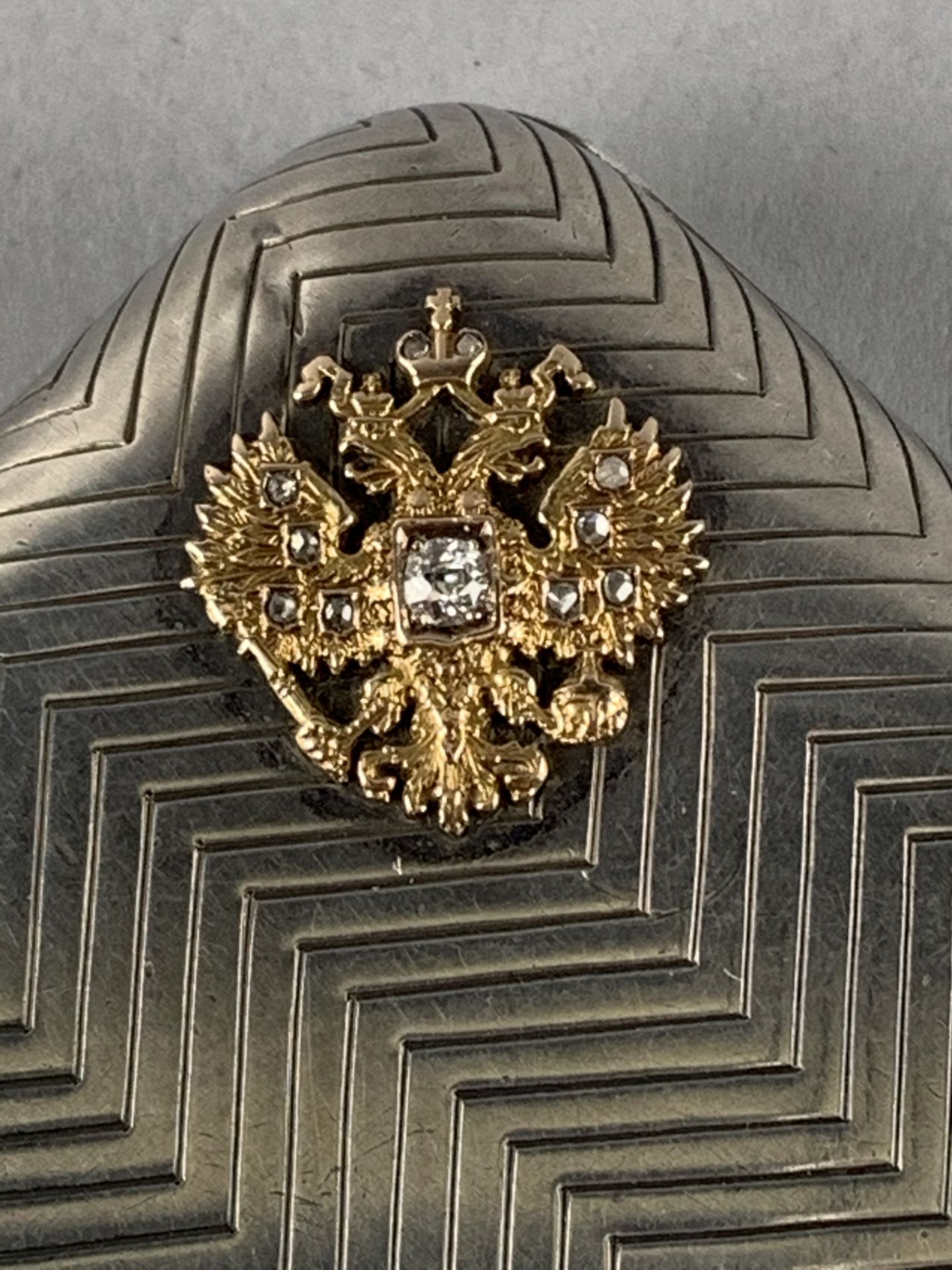 RUSSIE. Tabatière en argent à décor guilloché à motifs de chevrons, le couvercle [...] - Bild 2 aus 2