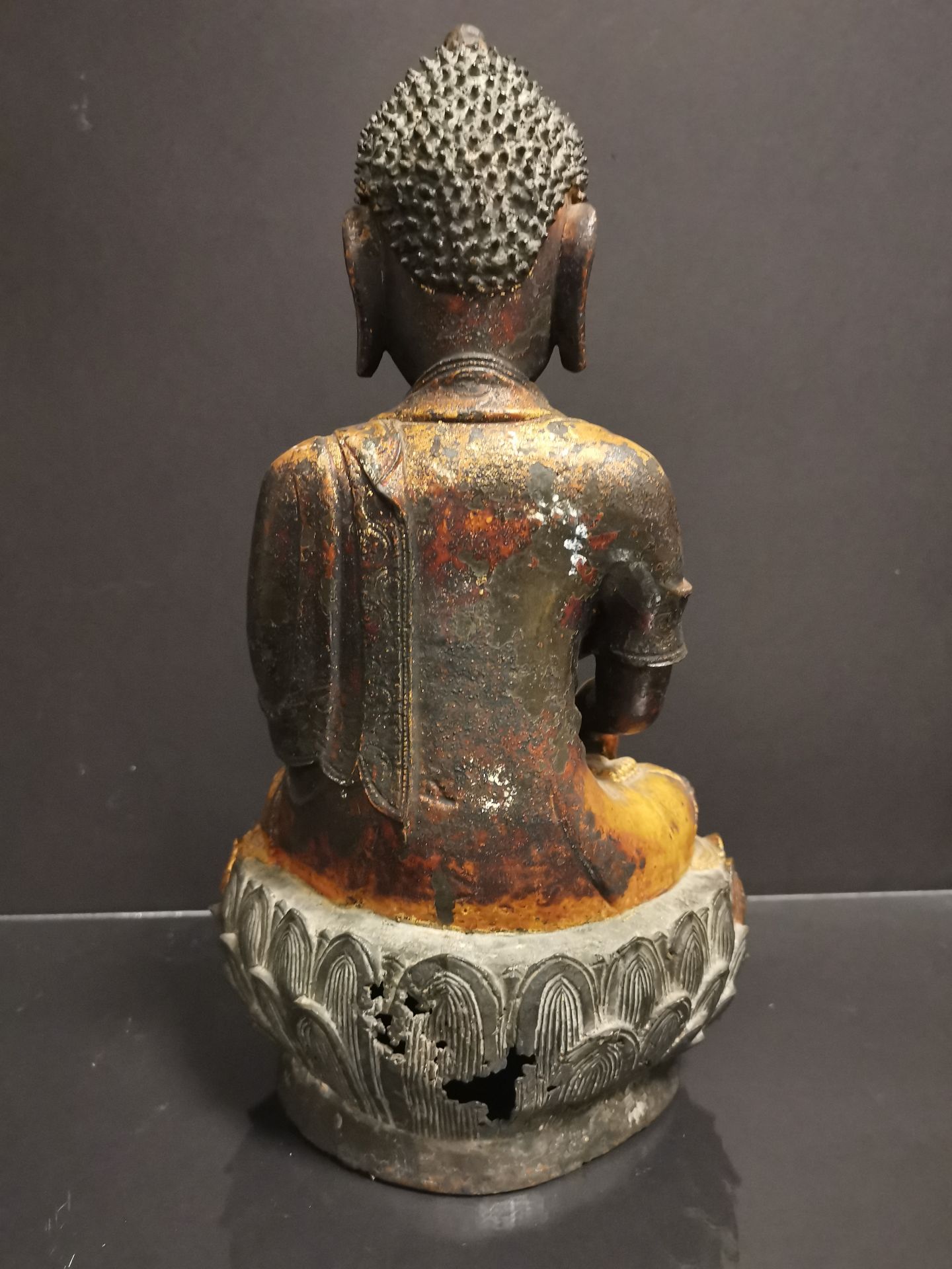 Statuette de bouddha en bronze laqué or Chine, dynastie Ming, XVIIème siècle [...] - Bild 6 aus 6