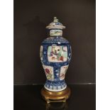 Vase couvert en porcelaine famille rose et bleu blanc Chine, fin du XIXème siècle [...]