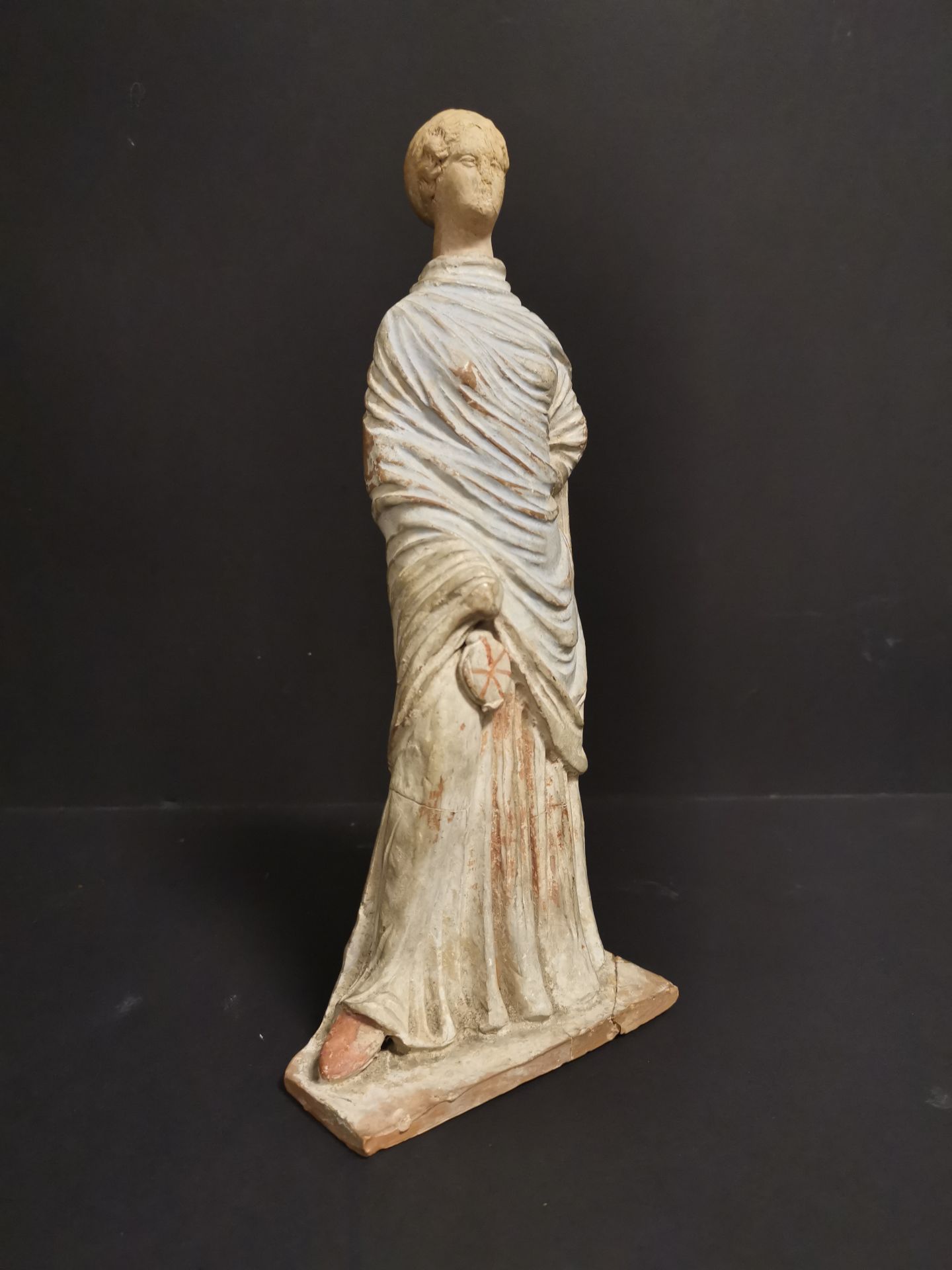 GRECE, dans le goût de. Tanagra en terre cuite représentant un personnage féminin [...] - Bild 2 aus 8