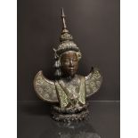 VIETNAM. Buste de danseuse apsara, Bronze. H :49 cm. Socle en bois sculptée. -