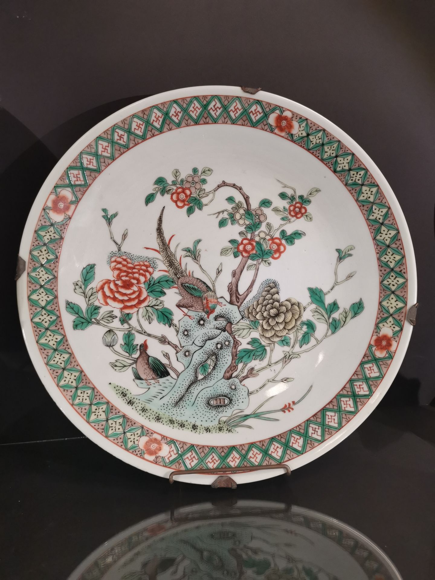 Paire de plats en porcelaine famille verte. Chine, fin du XIXème siècle, début du [...] - Bild 3 aus 3