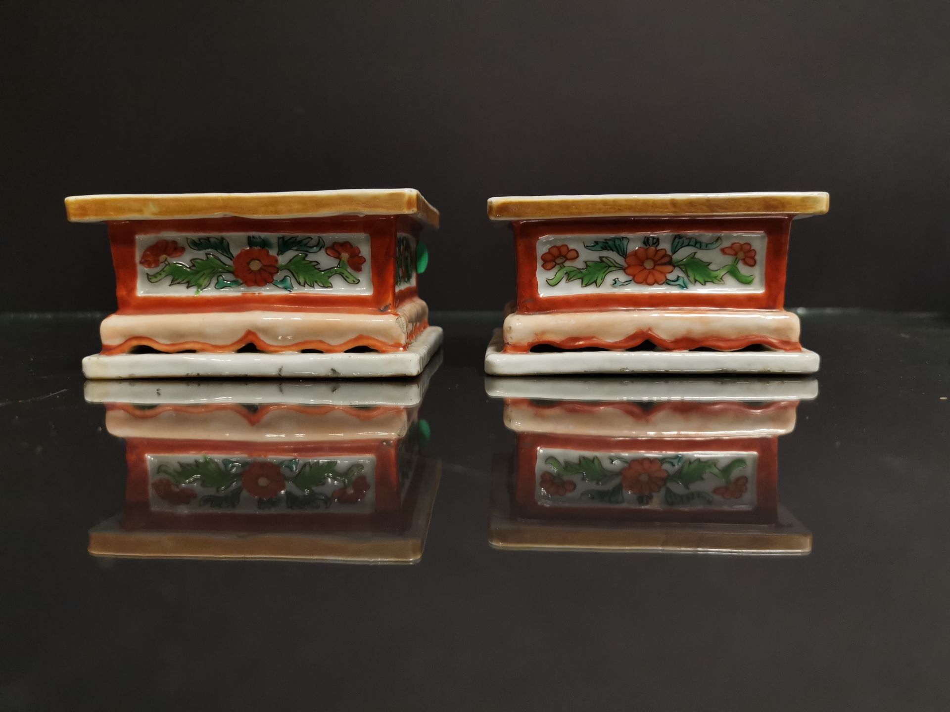 Lot de neuf socles en grès émaillé, Chine, époque Kangxi, XVIIIème et XIXème [...] - Bild 8 aus 8