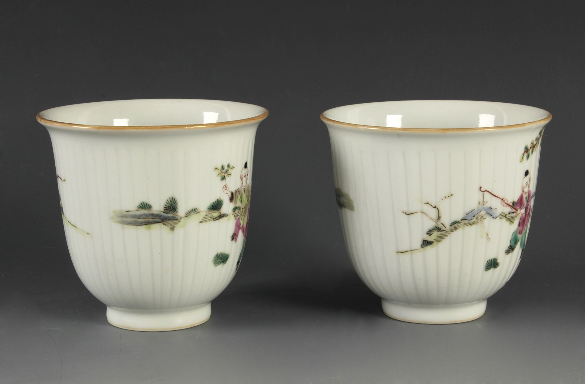 A pair of 19th century Chinese Qing dynasty porcelain cups - Image 2 of 2