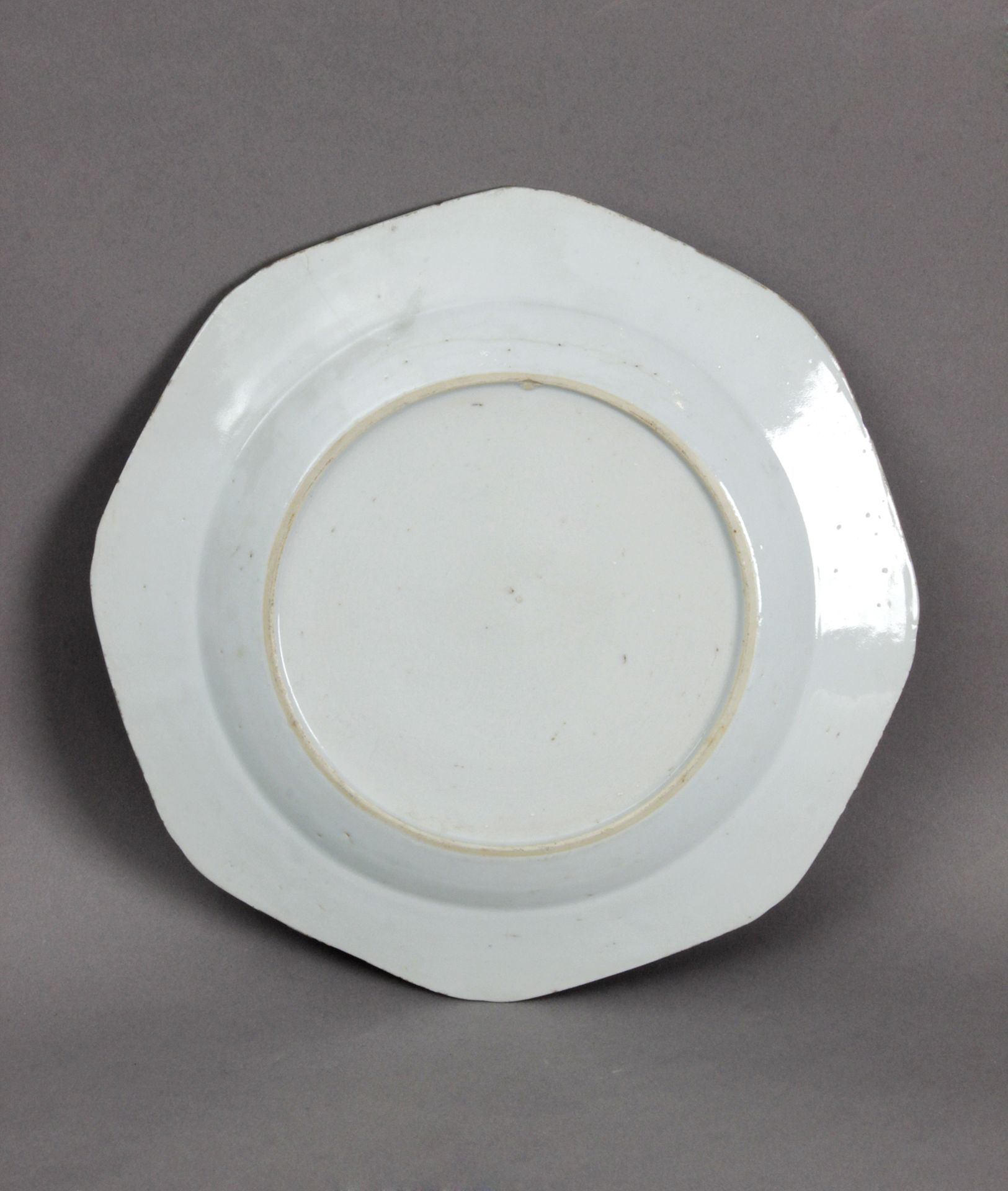 A 19th century Chinese Qing dynasty porcelain plate - Image 2 of 2