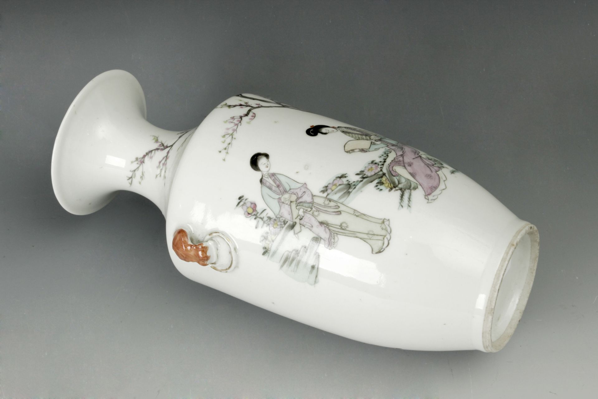 A 20th century Chinese porcelain vase - Image 3 of 3