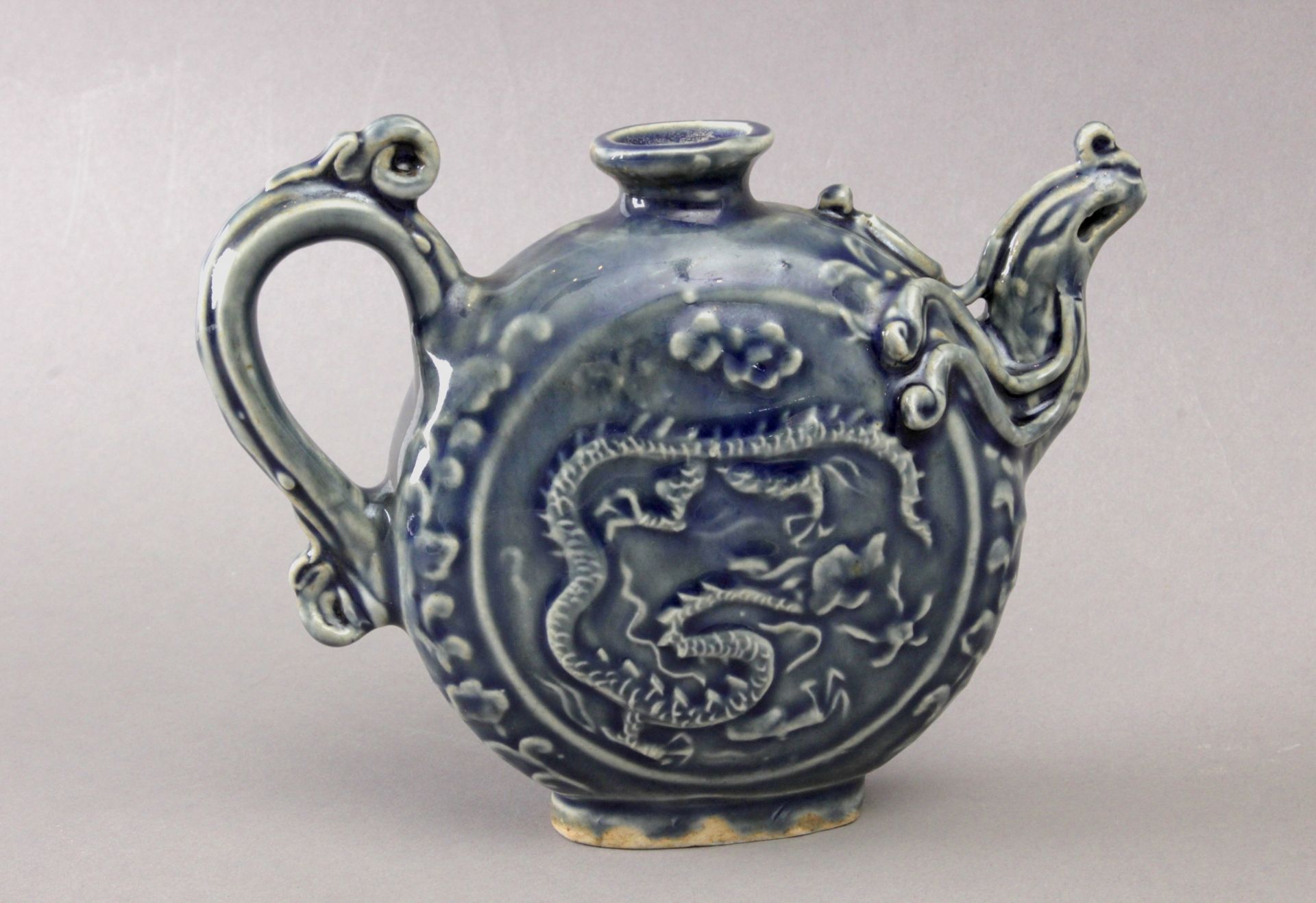 A 20th century Chinese glazed pottery wine jar - Bild 3 aus 3