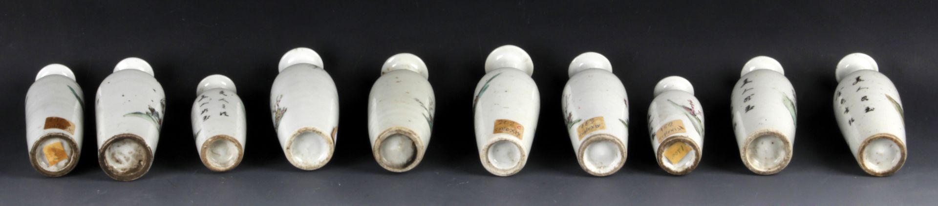 A collection of 10 Chinese porcelain vases from the Republic period - Image 4 of 4