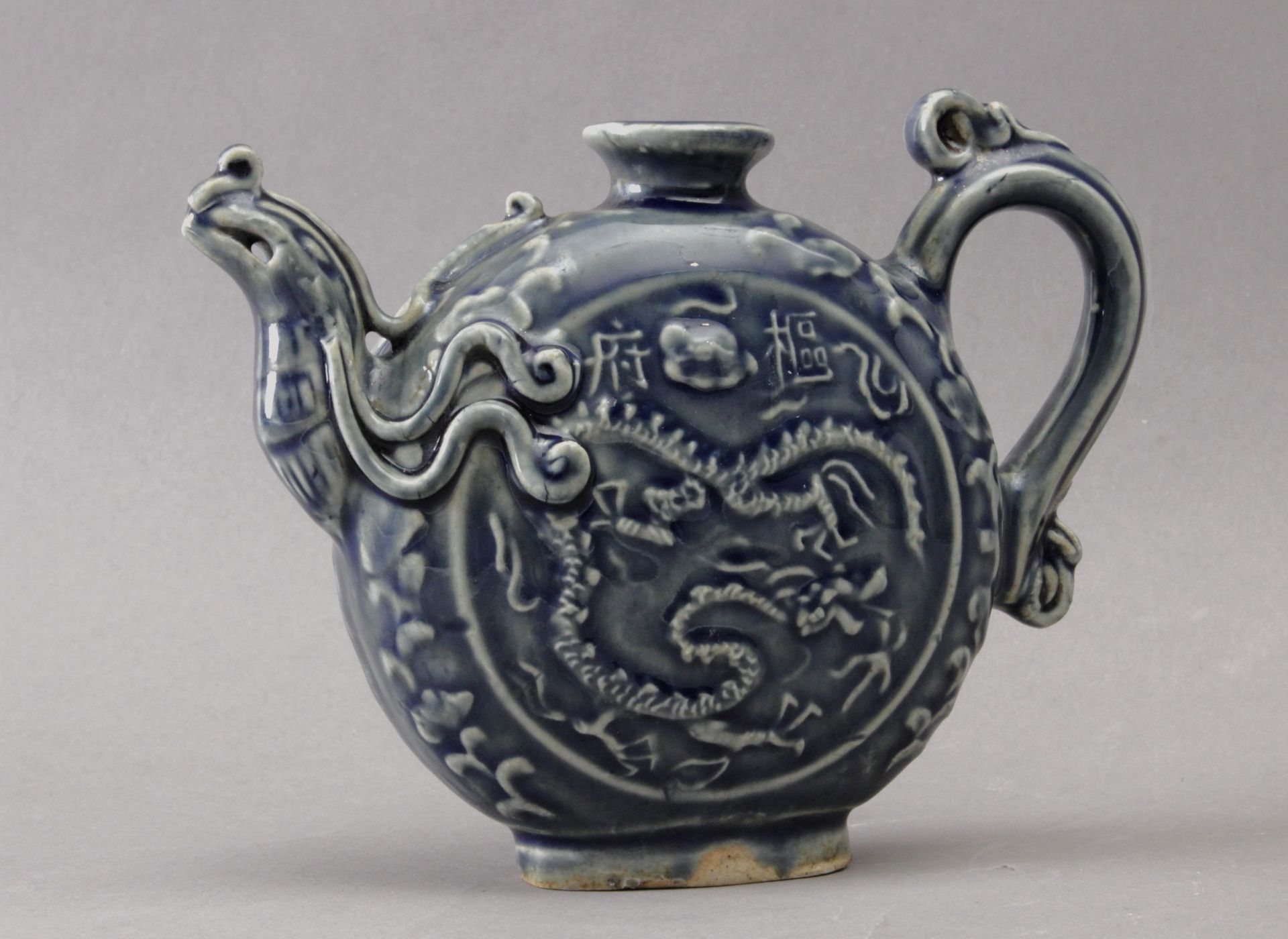A 20th century Chinese glazed pottery wine jar - Bild 2 aus 3