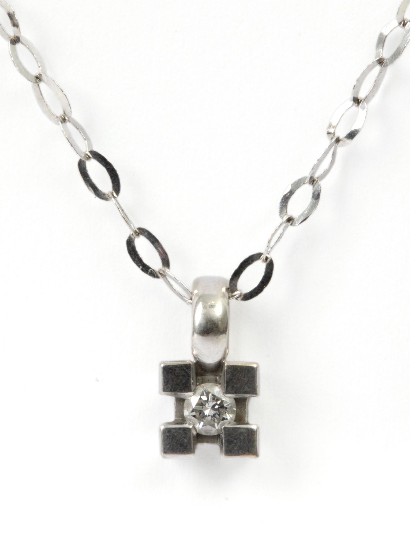 Diamond pendant with an 18k. white gold setting and chain